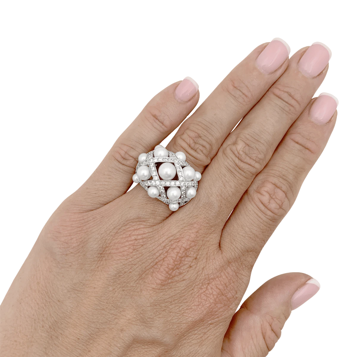Miller Bague Dôme CHANEL "Baroque" En Or Blanc, Perles Et Diamants 2 Miller Bague Dôme CHANEL "Baroque" En Or Blanc, Perles Et Diamants – Image 2