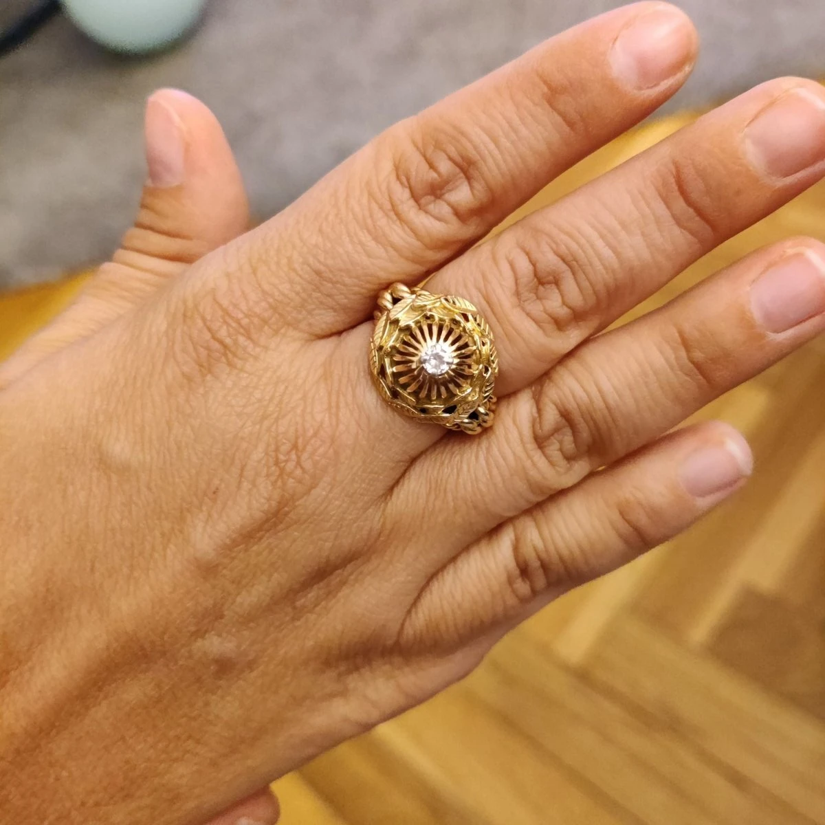 Bague Dôme Motifs Floraux En Or Jaune Et Diamant 9 Bague Dôme Motifs Floraux En Or Jaune Et Diamant – Image 9