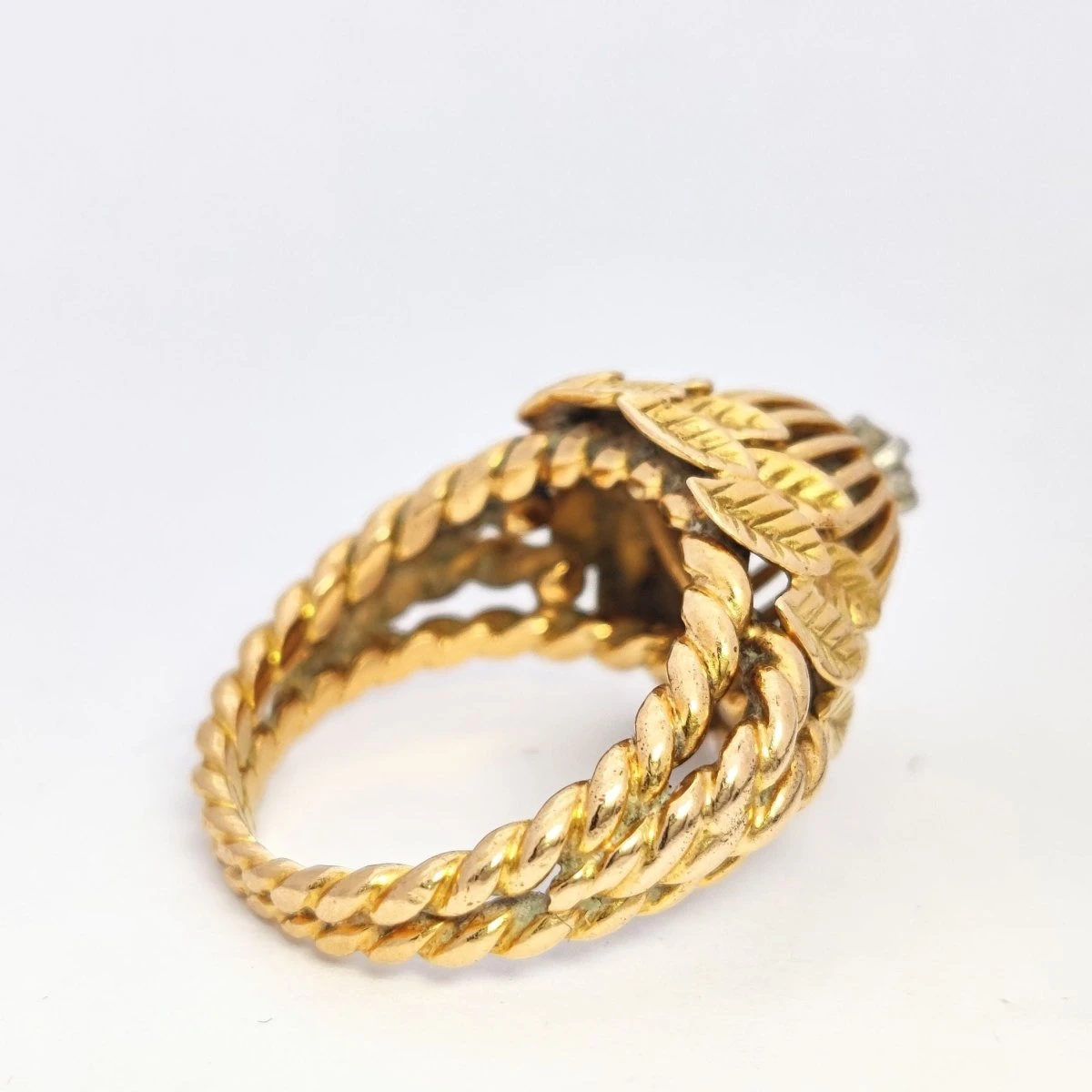 Bague Dôme Motifs Floraux En Or Jaune Et Diamant 5 Bague Dôme Motifs Floraux En Or Jaune Et Diamant – Image 5