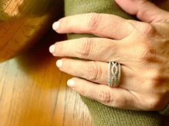 Bague En Diamants Brillants Torsadés -Castafiore Boutique bague en diamants brillants torsades 143718