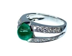 Bague En Or Blanc 18 Carats En émeraude Cabochon Et Diamants -Castafiore Boutique bague en or blanc 18 carats en emeraude cabochon et diamants 116093