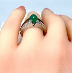 Bague En Or Blanc 18 Carats En émeraude Cabochon Et Diamants -Castafiore Boutique bague en or blanc 18 carats en emeraude cabochon et diamants 881968