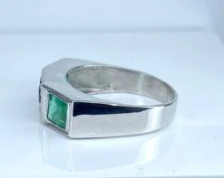 Bague En Or Blanc 18 Carats En Saphir Et émeraudes, Vers 1930 13 Bague En Or Blanc 18 Carats En Saphir Et émeraudes, Vers 1930 -Castafiore Boutique bague en or blanc 18 carats en saphir et emeraudes vers 1930 261303