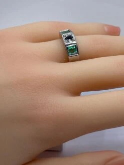 Bague En Or Blanc 18 Carats En Saphir Et émeraudes, Vers 1930 12 Bague En Or Blanc 18 Carats En Saphir Et émeraudes, Vers 1930 -Castafiore Boutique bague en or blanc 18 carats en saphir et emeraudes vers 1930 958957