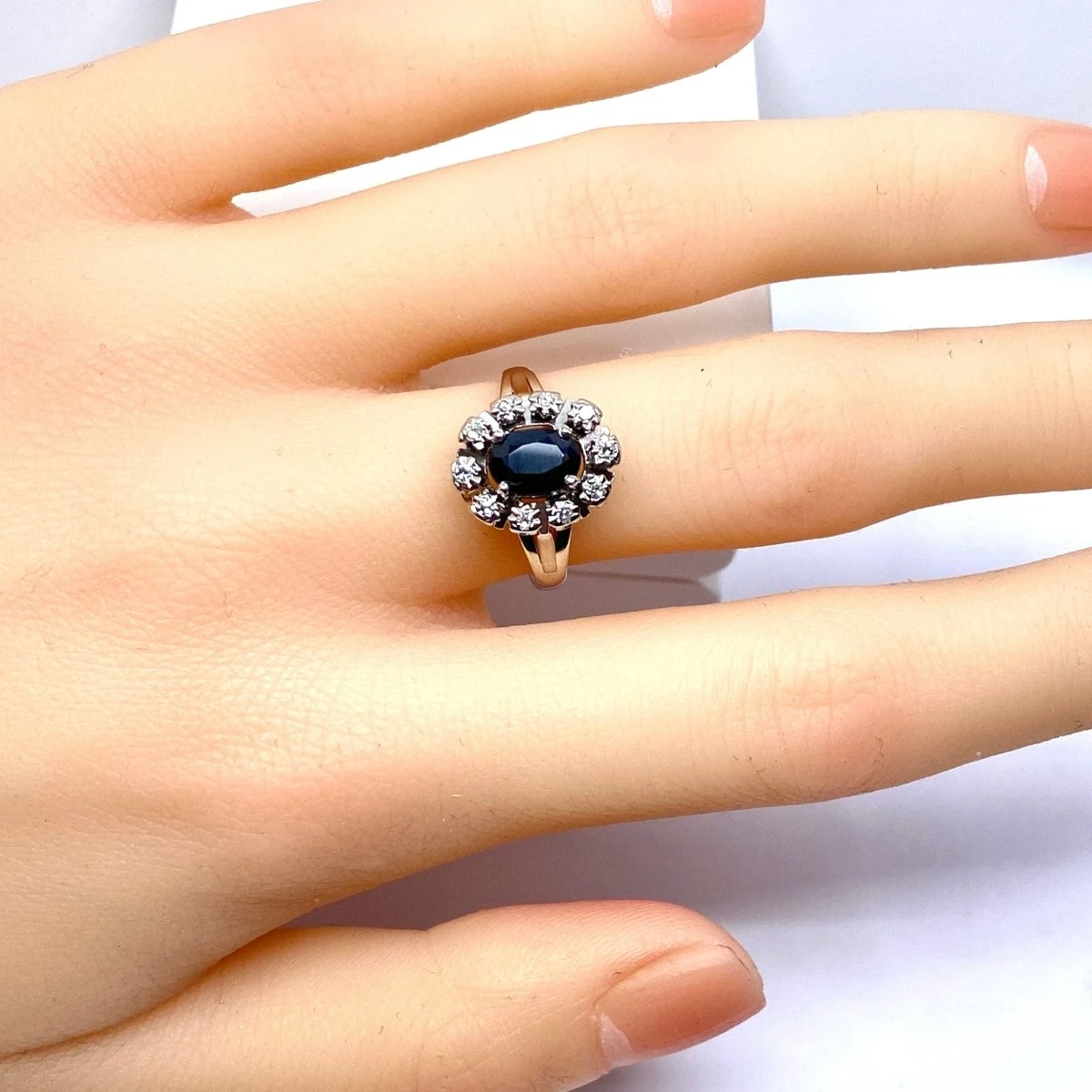 Bague En Or Blanc 18 Carats, Saphir Et Diamants 6 Bague En Or Blanc 18 Carats, Saphir Et Diamants – Image 6