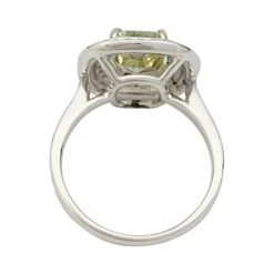 Miller Bague En Or Blanc à Entourage, Centre Diamant Jaune 2,01 Carats -Castafiore Boutique bague en or blanc a entourage centre diamant jaune 201 carats 303443