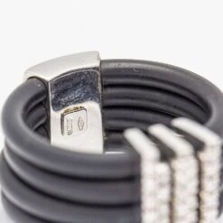 Bague En Or Blanc, Caoutchouc Et Diamants -Castafiore Boutique bague en or blanc caoutchouc et diamants 498302