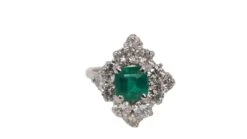 Bague En Or Gris, émeraude Et Diamants