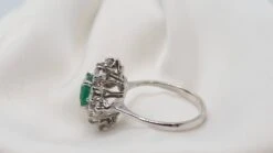 Bague En Or Gris, émeraude Et Diamants -Castafiore Boutique bague en or gris emeraude et diamants 462638