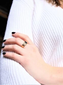 Bague En Or Jaune, Diamants Et Saphir -Castafiore Boutique bague en or jaune diamants et saphir 258827