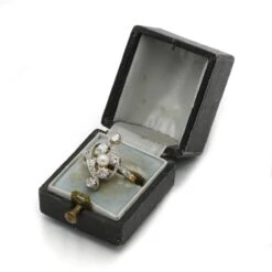 Bague Belle époque - Or Jaune 18K, Diamants Et Perle - Début XXe Siècle -Castafiore Boutique bague en or jaune perle et diamants 755239