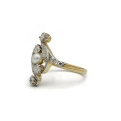 Bague Belle époque - Or Jaune 18K, Diamants Et Perle - Début XXe Siècle -Castafiore Boutique bague en or jaune perle et diamants 986394