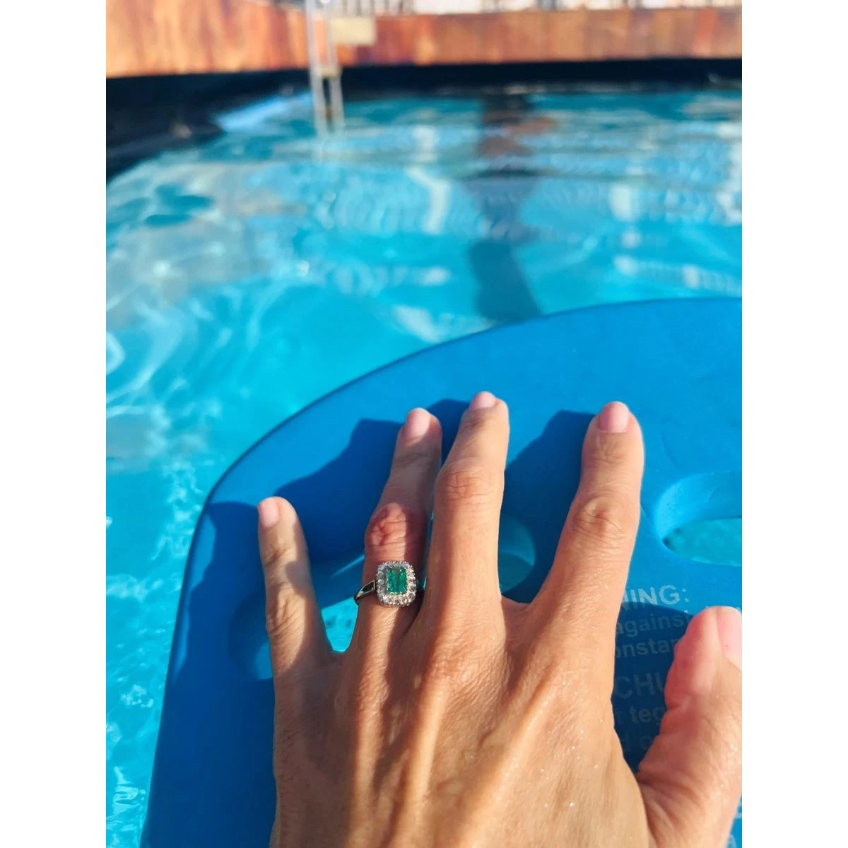 Bague Entourage émeraude Et Diamant. 2 Bague Entourage émeraude Et Diamant. – Image 2