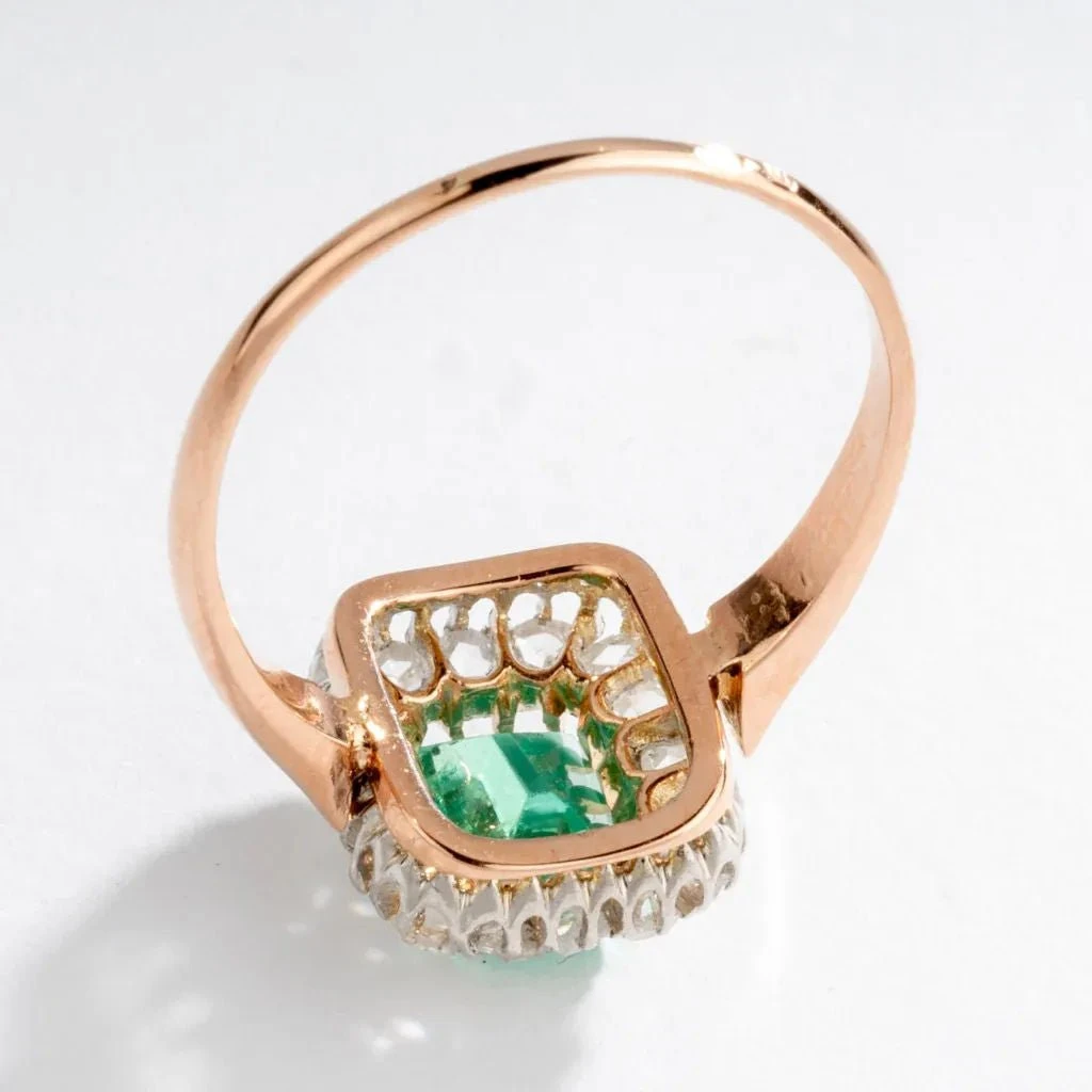 Bague Entourage émeraude Et Diamant. 4 Bague Entourage émeraude Et Diamant. – Image 4