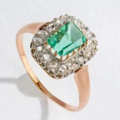 Bague Entourage émeraude Et Diamant. 10 Bague Entourage émeraude Et Diamant. -Castafiore Boutique bague entourage emeraude et diamant 891438