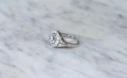 Bague Entourage En Or Blanc, Platine Et Diamant -Castafiore Boutique bague entourage en or blanc platine et diamant 207655