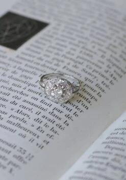 Bague Entourage En Or Blanc, Platine Et Diamant -Castafiore Boutique bague entourage en or blanc platine et diamant 371975