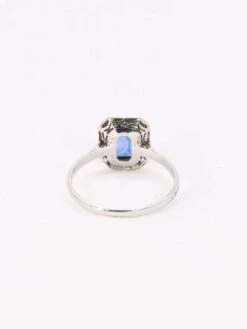 Bague Entourage En Or Blanc, Platine, Pierre Bleue Et Diamants 15 Bague Entourage En Or Blanc, Platine, Pierre Bleue Et Diamants -Castafiore Boutique bague entourage en or blanc platine pierre bleue et diamants 282609