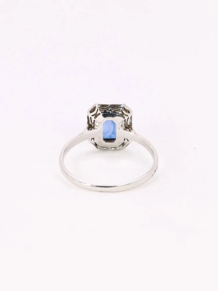 Bague Entourage En Or Blanc, Platine, Pierre Bleue Et Diamants 6 Bague Entourage En Or Blanc, Platine, Pierre Bleue Et Diamants – Image 6