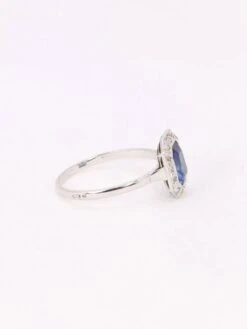 Bague Entourage En Or Blanc, Platine, Pierre Bleue Et Diamants 16 Bague Entourage En Or Blanc, Platine, Pierre Bleue Et Diamants -Castafiore Boutique bague entourage en or blanc platine pierre bleue et diamants 726417