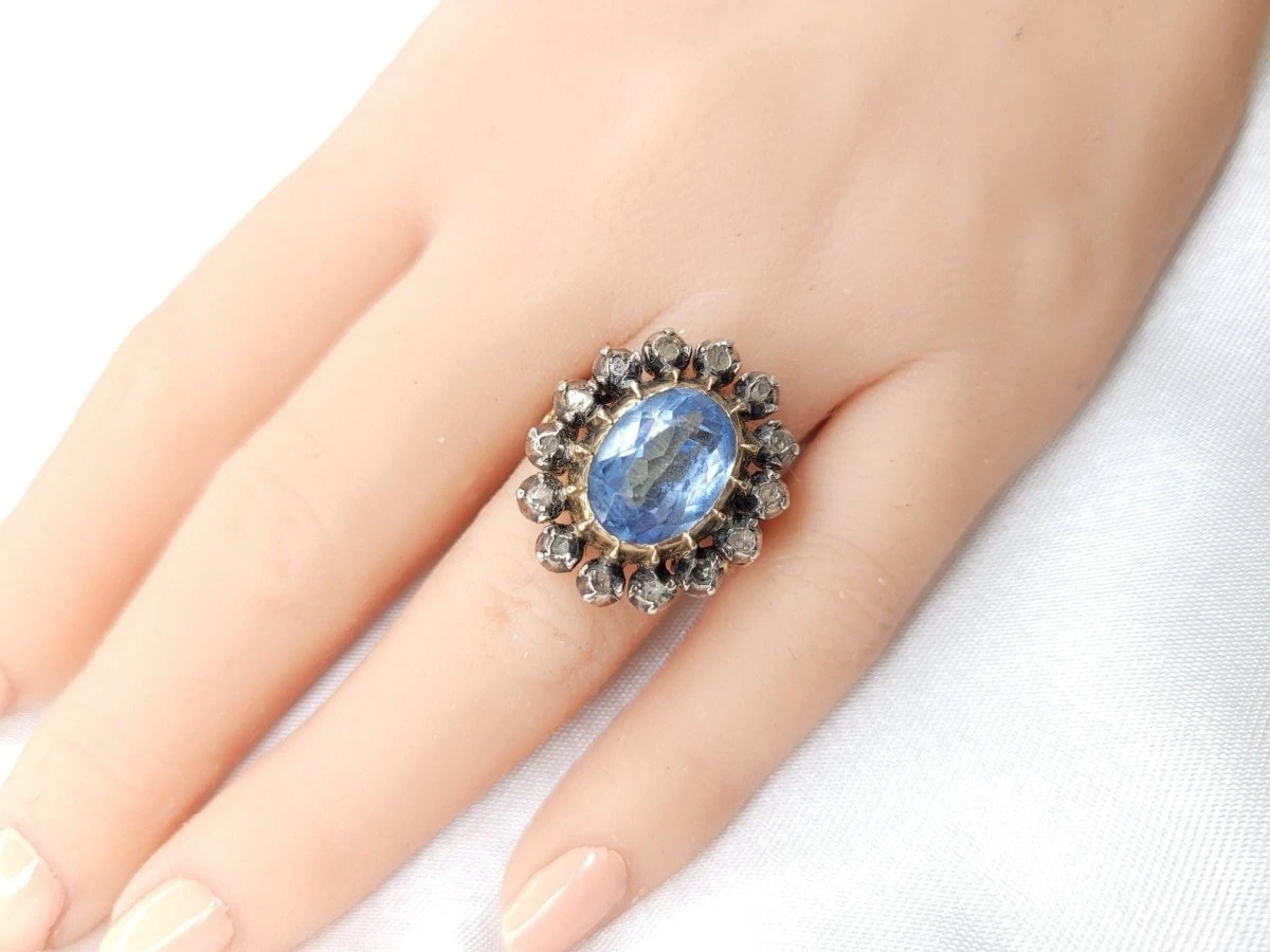 Bague Entourage En Or Bleu, Argent, Topaze Et Diamants 6 Bague Entourage En Or Bleu, Argent, Topaze Et Diamants – Image 6