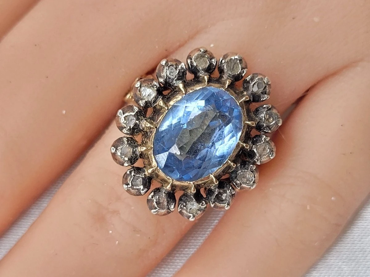 Bague Entourage En Or Bleu, Argent, Topaze Et Diamants 2 Bague Entourage En Or Bleu, Argent, Topaze Et Diamants – Image 2