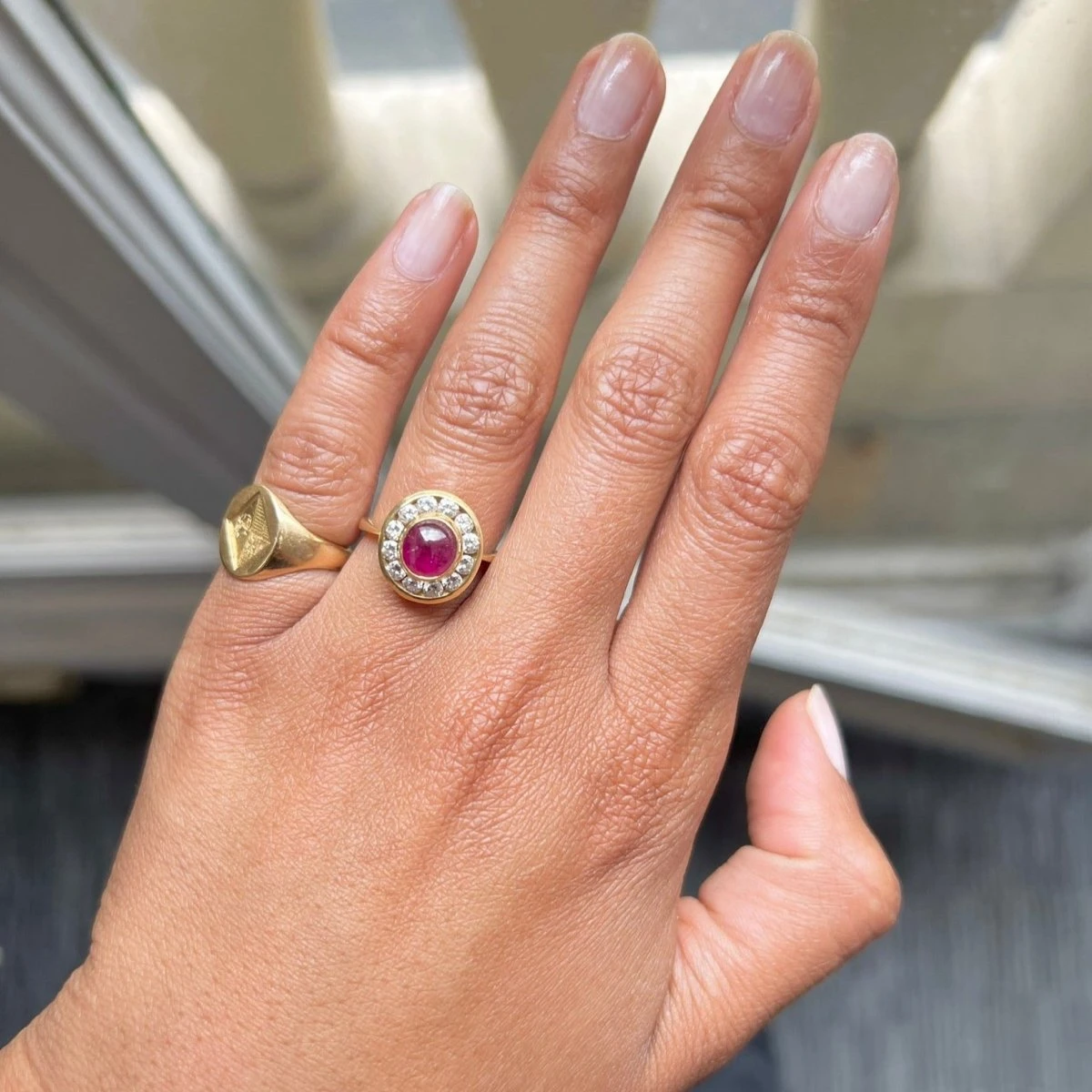 Bague Entourage En Or Jaune, Rubis Et Diamants 2 Bague Entourage En Or Jaune, Rubis Et Diamants – Image 2