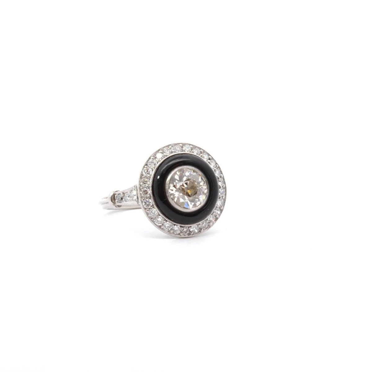 Bague Entourage En Platine, Onyx Et Diamants 4 Bague Entourage En Platine, Onyx Et Diamants – Image 4