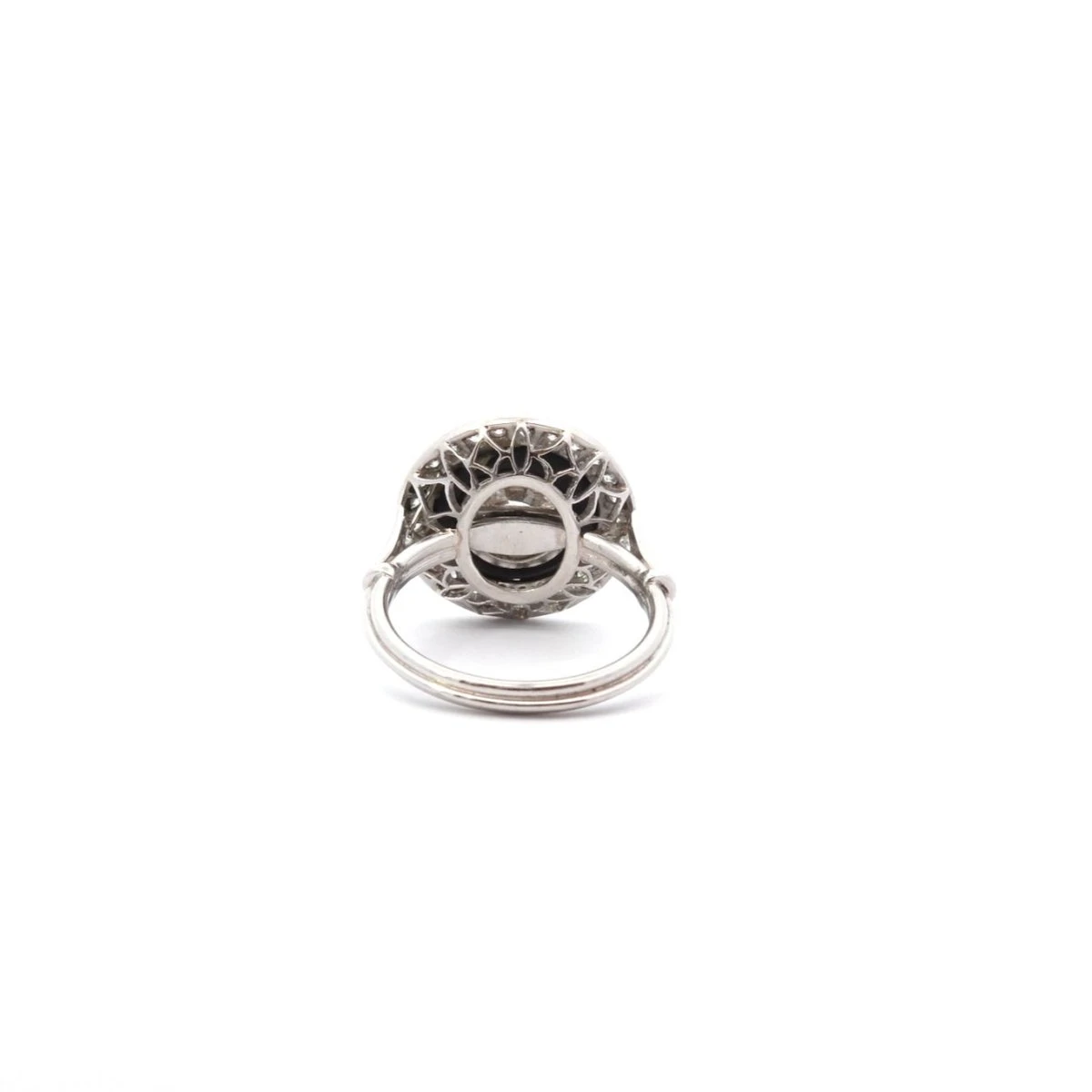 Bague Entourage En Platine, Onyx Et Diamants 5 Bague Entourage En Platine, Onyx Et Diamants – Image 5