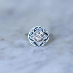 Bague Entourage Or Blanc, Platine, Saphirs Et Diamants 11 Bague Entourage Or Blanc, Platine, Saphirs Et Diamants -Castafiore Boutique bague entourage or blanc platine saphirs et diamants 346501