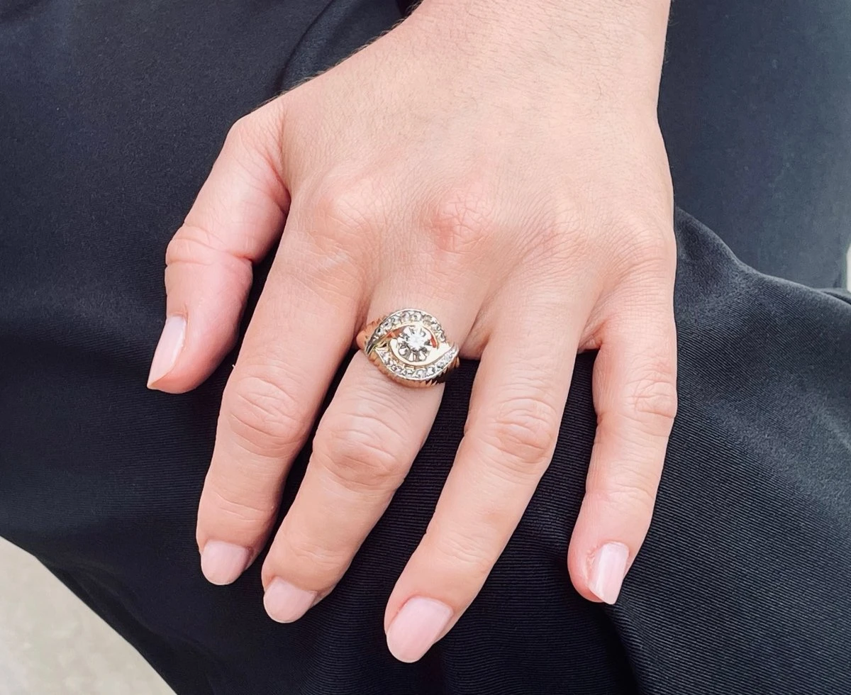 Bague Entourage Tourbillon En Or Jaune Et Diamants 2 Bague Entourage Tourbillon En Or Jaune Et Diamants – Image 2