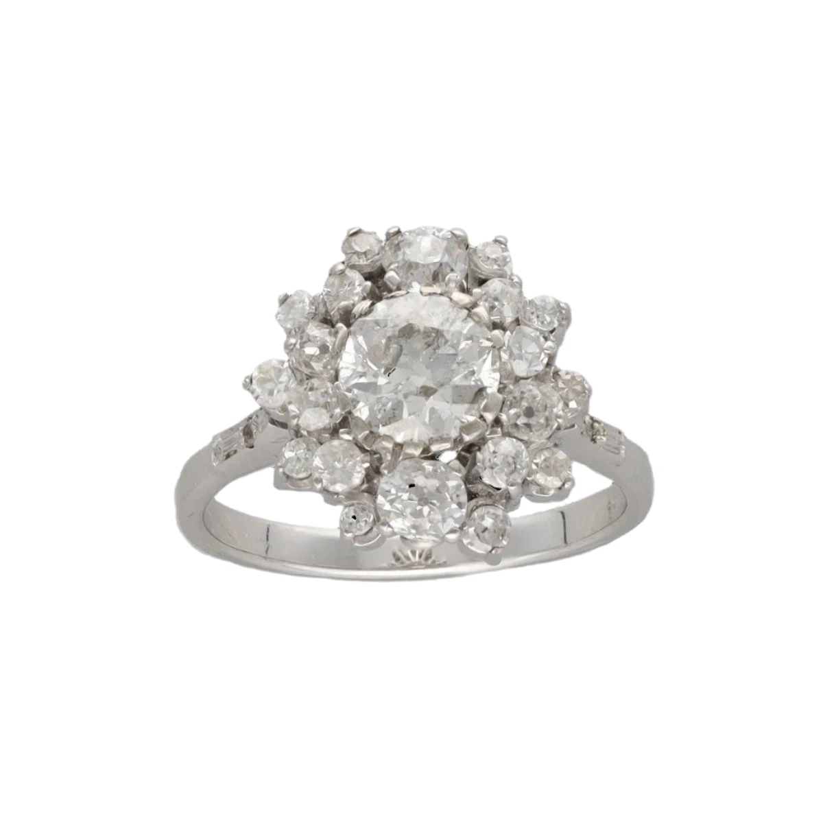 Bague Entourage En Or Gris Et Diamants 1 Bague Entourage En Or Gris Et Diamants