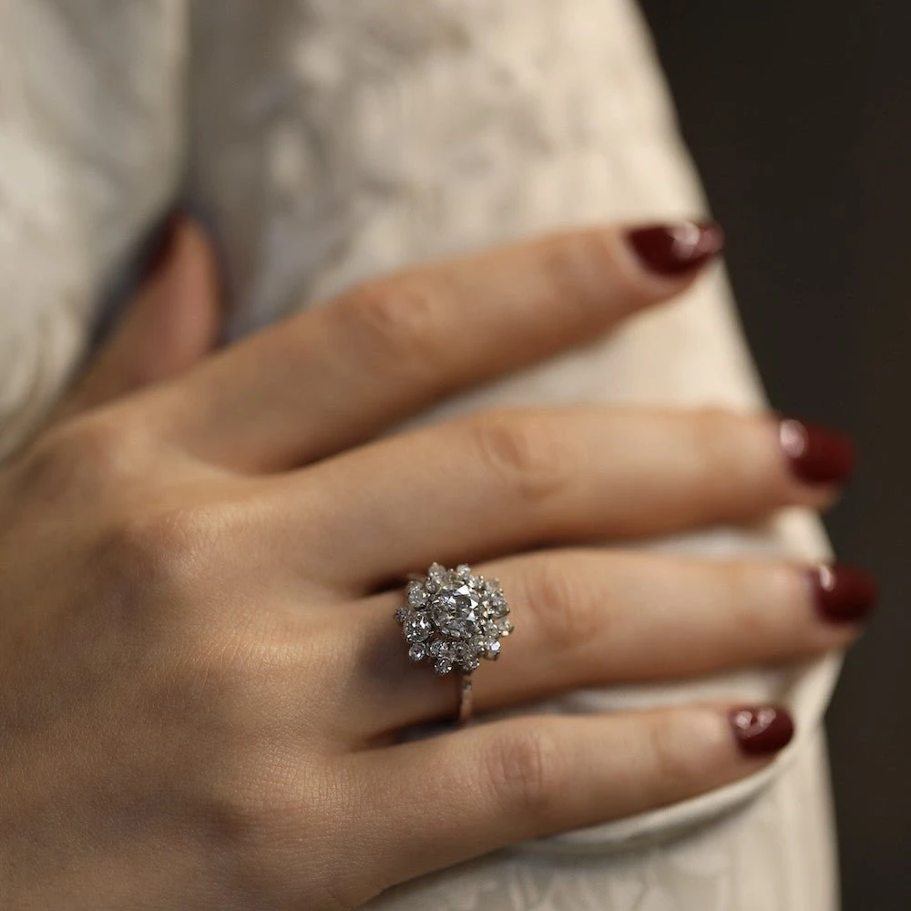 Bague Entourage En Or Gris Et Diamants 6 Bague Entourage En Or Gris Et Diamants – Image 6