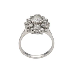 Bague Entourage En Or Gris Et Diamants 11 Bague Entourage En Or Gris Et Diamants -Castafiore Boutique bague entourage vers 1970 en or gris 18k avec 150 cts de diamants taille ancienne h si2 taille 56 211374