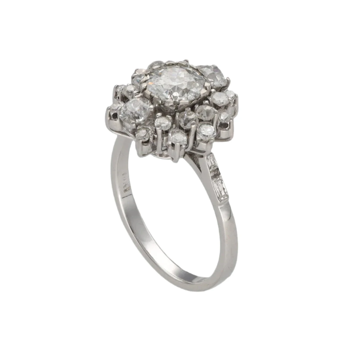 Bague Entourage En Or Gris Et Diamants 7 Bague Entourage En Or Gris Et Diamants – Image 7