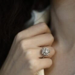 Bague Entourage En Or Gris Et Diamants 8 Bague Entourage En Or Gris Et Diamants -Castafiore Boutique bague entourage vers 1970 en or gris 18k avec 150 cts de diamants taille ancienne h si2 taille 56 961966