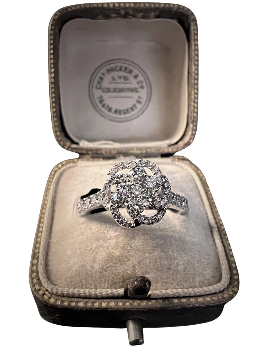 Bague Fleur En Or Blanc Et Diamant 3 Bague Fleur En Or Blanc Et Diamant – Image 3