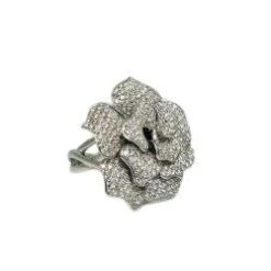 Bague Camélia En Or Blanc Et Diamants 6 Bague Camélia En Or Blanc Et Diamants -Castafiore Boutique bague fleur ornee de diamants 451753