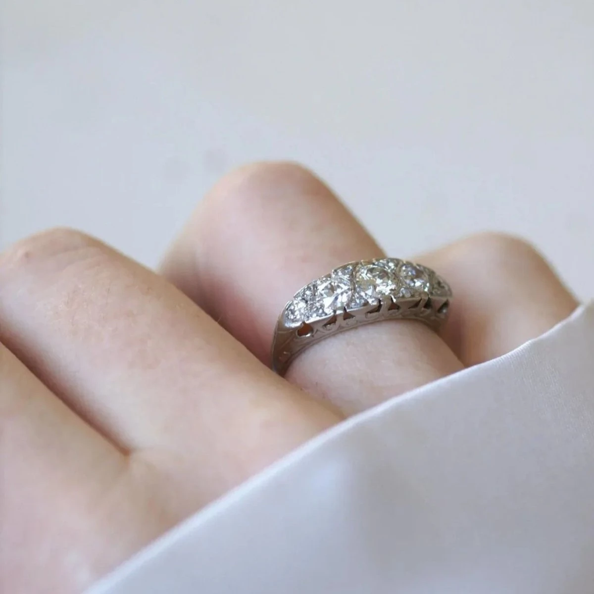 Bague Jarretière En Platine Et Diamants 3 Bague Jarretière En Platine Et Diamants – Image 3