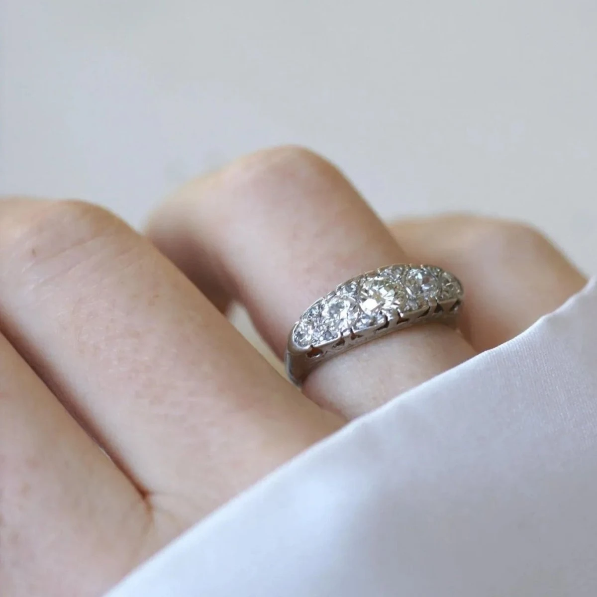 Bague Jarretière En Platine Et Diamants 2 Bague Jarretière En Platine Et Diamants – Image 2