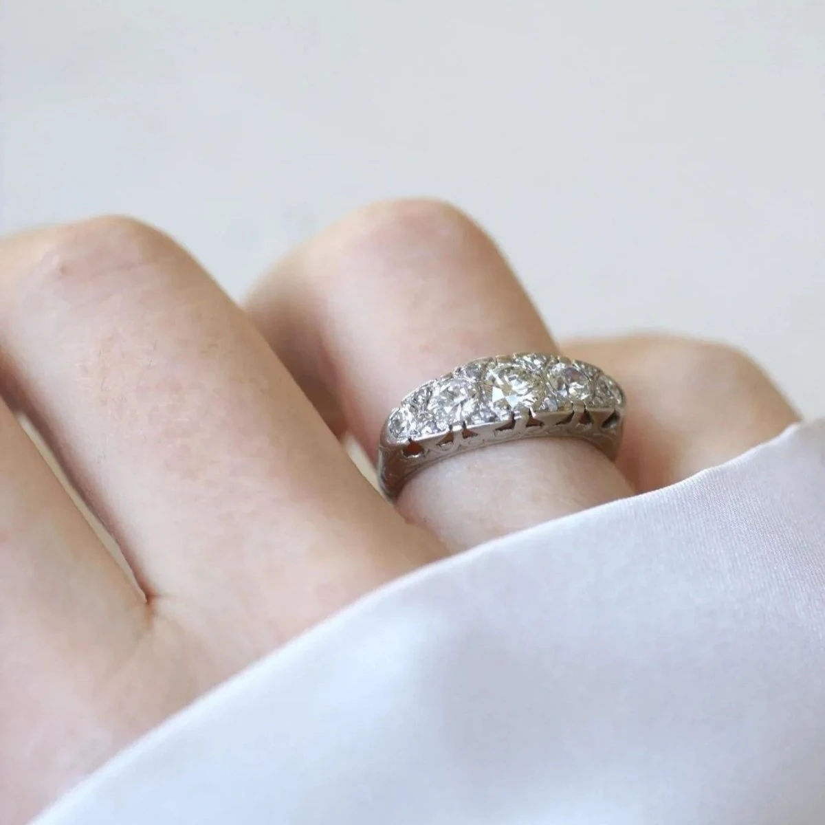 Bague Jarretière En Platine Et Diamants 4 Bague Jarretière En Platine Et Diamants – Image 4