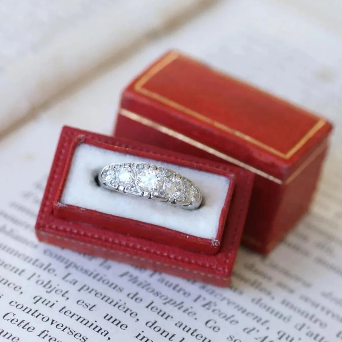 Bague Jarretière En Platine Et Diamants 5 Bague Jarretière En Platine Et Diamants – Image 5