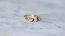 Bague Jarretière Diamants Et Rubis Sur Or Jaune -Castafiore Boutique bague jarretiere diamants et rubis sur or jaune 309558