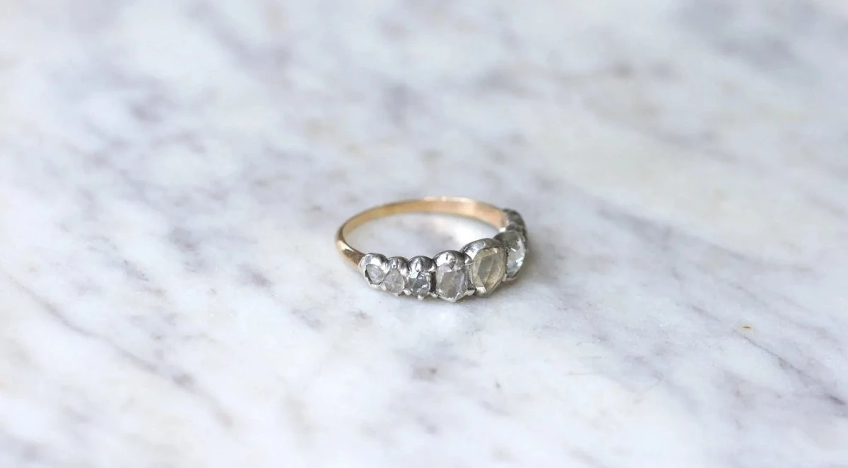 Bague Jarretière Diamants Taille Rose Couronnée 5 Bague Jarretière Diamants Taille Rose Couronnée – Image 5