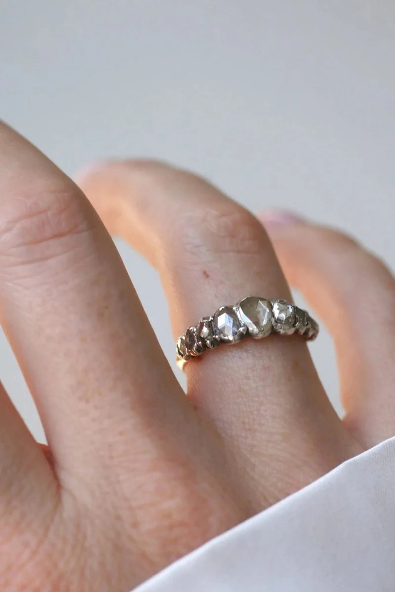 Bague Jarretière Diamants Taille Rose Couronnée 4 Bague Jarretière Diamants Taille Rose Couronnée – Image 4