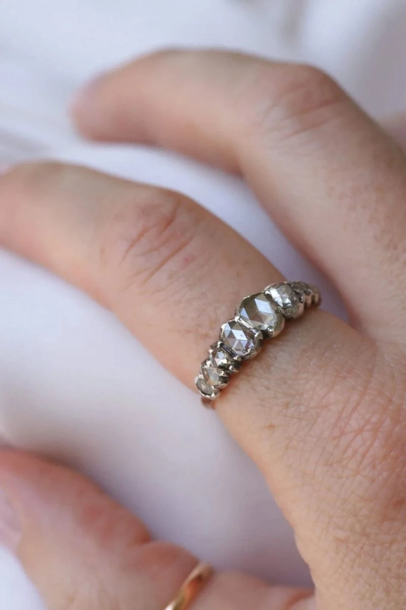 Bague Jarretière Diamants Taille Rose Couronnée 10 Bague Jarretière Diamants Taille Rose Couronnée – Image 10