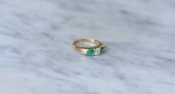 Bague Jarretière Emeraudes Et Diamants Or Jaune -Castafiore Boutique bague jarretiere emeraudes et diamants or jaune 567488