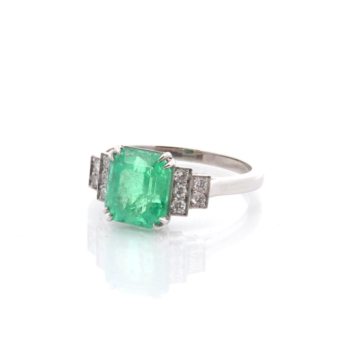 Bague Jarretière En Platine, émeraude Et Diamants 3 Bague Jarretière En Platine, émeraude Et Diamants – Image 3