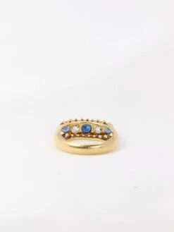 Bague Jarretière Or Jaune Saphirs Diamants Taille Ancienne -Castafiore Boutique bague jarretiere or jaune saphirs diamants taille ancienne 180010