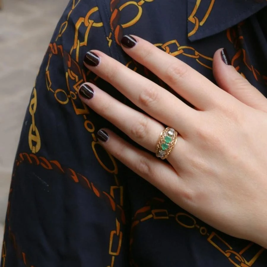 Bague Jarretière En Or Jaune, émeraudes Et Diamants 2 Bague Jarretière En Or Jaune, émeraudes Et Diamants – Image 2